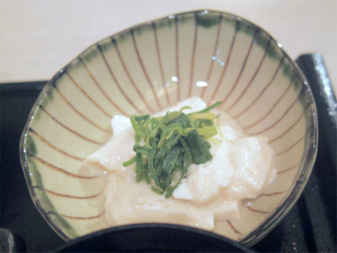 神奈川県横浜市戸塚区品濃町にあるとろろ専門店「大豆ととろろ　とろ麦　西武東戸塚店」だしとろろで食べる塩焼き牛タン　牛タン倍盛り