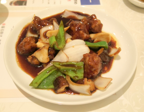 神奈川県横浜市戸塚区品濃町にある中華料理店「横浜中華街　福盛楼　西武東戸塚店」黒酢スブタ定食