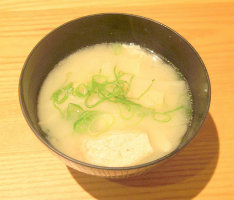 神奈川県横浜市戸塚区品濃町にあるとんかつ店「名代とんかつ かつくら 西武東戸塚S.C.店」三つ切り弁当とヒレかつ