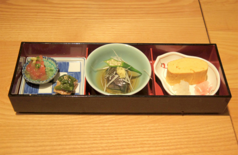 神奈川県横浜市戸塚区品濃町にあるとんかつ店「名代とんかつ かつくら 西武東戸塚S.C.店」三つ切り弁当とヒレかつ