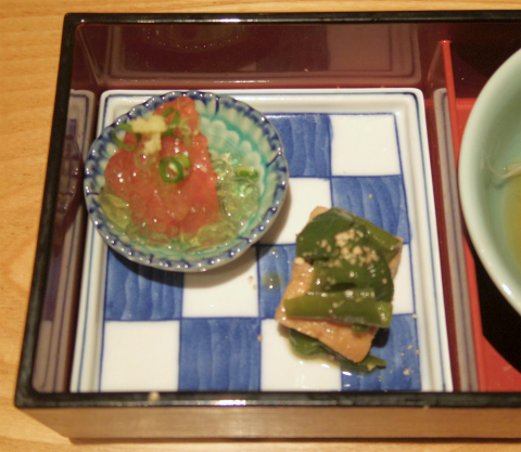 神奈川県横浜市戸塚区品濃町にあるとんかつ店「名代とんかつ かつくら 西武東戸塚S.C.店」三つ切り弁当とヒレかつ