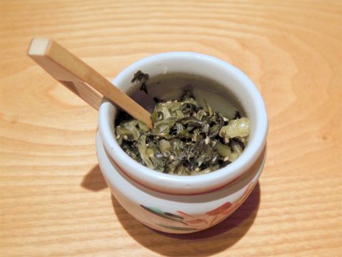 神奈川県横浜市戸塚区品濃町にあるとんかつ店「名代とんかつ かつくら 西武東戸塚S.C.店」漬物