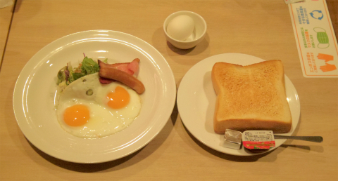 神奈川県横浜市戸塚区品濃町にあるファミリーレストラン「GUSTO ガスト 東戸塚店」店内