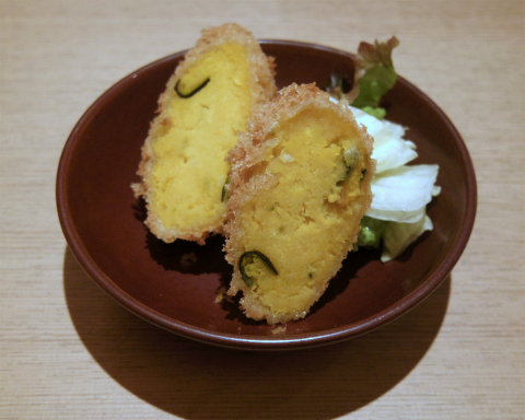 神奈川県横浜市戸塚区川上町にある「大戸屋ごはん処 モレラ東戸塚店」かぼちゃコロッケ