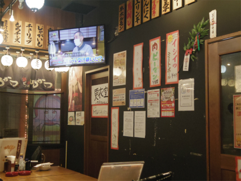 東京都台東区上野６丁目「串かつ酒場 ひろかつ　上野アメ横店」店内