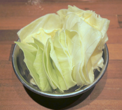 東京都台東区上野６丁目「串かつ酒場 ひろかつ　上野アメ横店」お通しのキャベツ