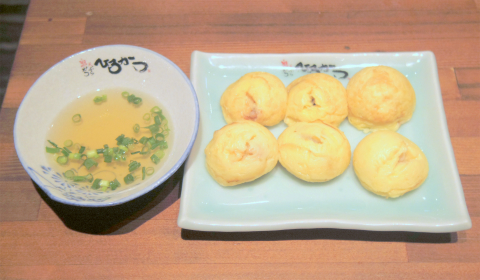 東京都台東区上野６丁目「串かつ酒場 ひろかつ　上野アメ横店」店内