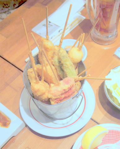 東京都台東区上野６丁目「串かつ酒場 ひろかつ　上野アメ横店」串かつバケツ盛り（15種）