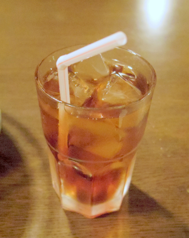 神奈川県横浜市中区伊勢佐木町2丁目にある焼肉店「元氣七輪焼肉 牛繁 伊勢佐木町店」ウーロン茶