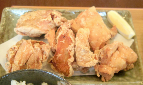 神奈川県横浜市神奈川区子安通２丁目にある居酒屋「はり亭」鶏の唐揚げランチ