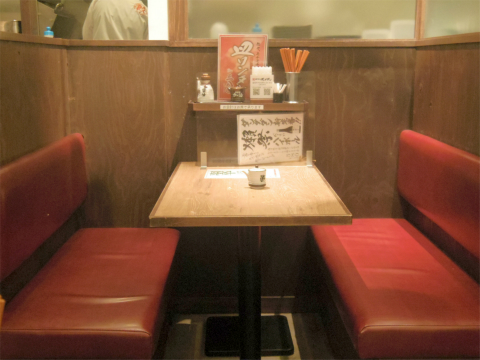 東京都台東区浅草橋1丁目にある餃子、居酒屋の「肉汁餃子のダンダダン 浅草橋店」店内