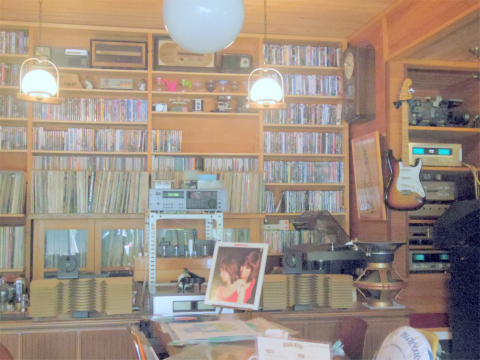 茨城県笠間市大田町にある「Cafe JR.Bonner カフェ ジュニアボナー」店内