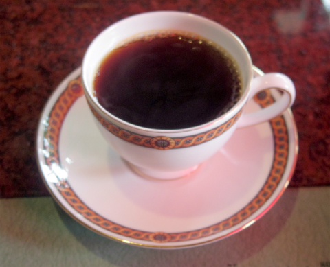 茨城県笠間市大田町にある「Cafe JR.Bonner カフェ ジュニアボナー」コーヒー(ケニア)と手作りレアチーズケーキ