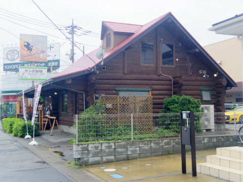 埼玉県越谷市東大沢３丁目にある 「Sampo Cafe　サンポ珈琲　北越谷店」外観