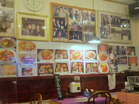 千葉県印旛郡酒々井町東酒々井1丁目にある洋食店「キッチン 門馬」店内