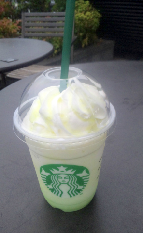 茨城県笠間市長兎路梶山久保にあるカフェ「Starbucks Coffee Tomobe Service Area (Inbound Line)　スターバックスコーヒー 友部サービスエリア（上り線）店」茨城メロン いがっぺクリーミーフラペチーノ