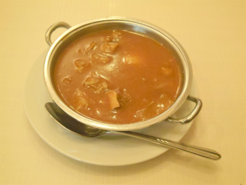 東京都台東区浅草1丁目にある「洋食 カツレツ リスボン」ビーフシチューとトースト