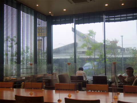 千葉県香取市佐原にあるカフェ Starbucks Coffee スターバックスコーヒー 香取佐原店 です 最寄駅はjr成田線の佐原駅になります Go ピーチ フラペチーノをいただきました 気ままに外食三昧