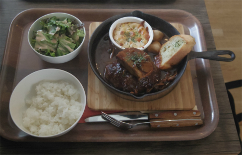 茨城県つくば市松代1丁目にある「Lemi レミーのハンバーグ食堂」ポークシチューハンバーグのセット