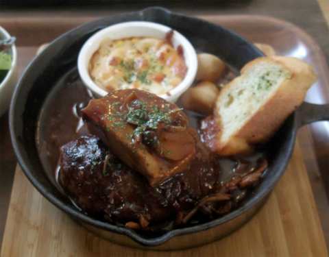 茨城県つくば市松代1丁目にある「Lemi レミーのハンバーグ食堂」ポークシチューハンバーグのセット