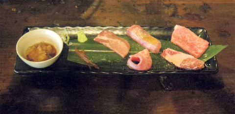 茨城県つくばみらい市陽光台１丁目にある焼肉、ホルモンの「モッツバー 高の家　みらい平店」牛赤身5種盛合せ(カルビ・牛タン・ハラミ・厚切り牛タン・和牛ササミ)