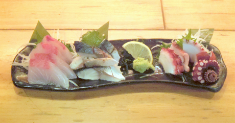 東京都台東区浅草橋１丁目にある居酒屋「居食屋 大樹　浅草橋店」造り三点盛（平政、たこ、炙りサバ）