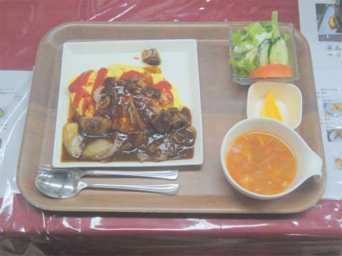 埼玉県所沢市東狭山ケ丘3丁目にある洋食店「OLD KITCHEN 昔ながらの洋食 オールドキッチン」ふわふわオムライス&シチュー サラダ、スープ付き