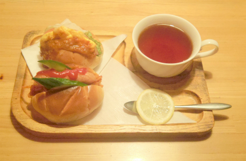東京都台東区台東４丁目にある喫茶店「ファミリースナック ロッキー」サンドイッチセット