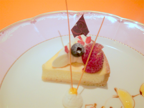 埼玉県越谷市増林２丁目にあるイタリアンのお店「BelloCampagna　イタリア厨房 ベッロカンパーニャ　越谷店」おまかせケーキ（チーズケーキ）