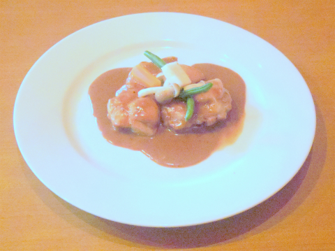 茨城県龍ケ崎市白羽4丁目にある洋食店「洋風食卓 れべる」若鶏の赤ワイン煮セット(本日のポタージュ)