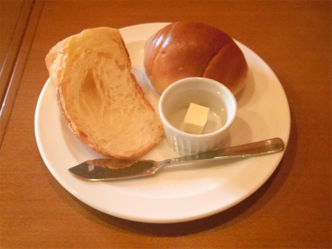 茨城県龍ケ崎市白羽4丁目にある洋食店「洋風食卓 れべる」若鶏の赤ワイン煮セット(本日のポタージュ)