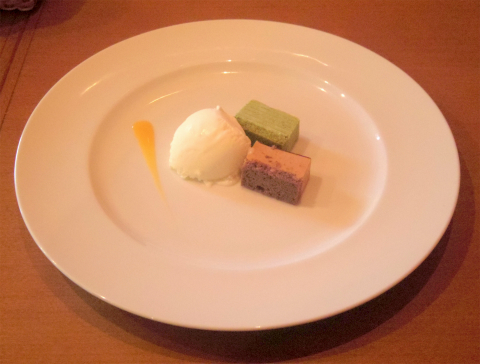 茨城県龍ケ崎市白羽4丁目にある洋食店「洋風食卓 れべる」若鶏の赤ワイン煮セット(本日のポタージュ)