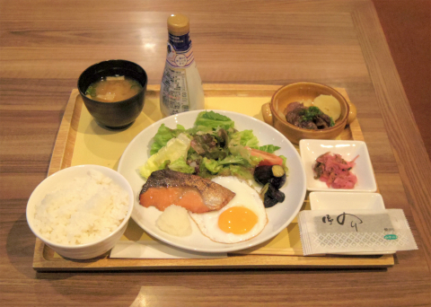 神奈川県横浜市神奈川区鶴屋町2丁目にあるファミリーレストラン「Royal Host ロイヤルホスト 横浜駅前店」朝食(和食)