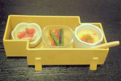 神奈川県横浜市神奈川区鶴屋町2丁目にあり居酒屋「完全個室 満月いぶき 横浜鶴屋町」お通し