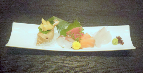 神奈川県横浜市神奈川区鶴屋町2丁目にあり居酒屋「完全個室 満月いぶき 横浜鶴屋町」お造り五点盛り(二人分)