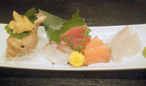 神奈川県横浜市神奈川区鶴屋町2丁目にあり居酒屋「完全個室 満月いぶき 横浜鶴屋町」お造り五点盛り(二人分)