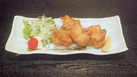 神奈川県横浜市神奈川区鶴屋町2丁目にあり居酒屋「完全個室 満月いぶき 横浜鶴屋町」大山地鶏の唐揚げ