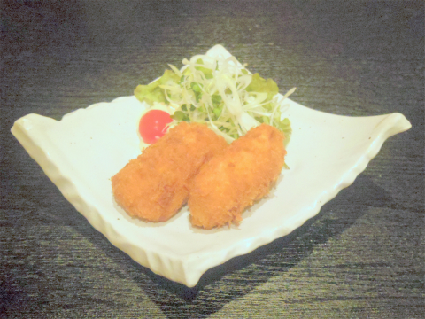 神奈川県横浜市神奈川区鶴屋町2丁目にあり居酒屋「完全個室 満月いぶき 横浜鶴屋町」カニクリームコロッケ(2コ)