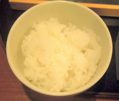 茨城県水戸市米沢町にある創作料理、居酒屋の「うまいもの工房 加護や　フォレスト店」霜降りハーブ豚グリル焼御膳、ご飯+味噌汁+香の物、サラダ