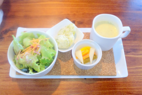 埼玉県越谷市下間久里にあるイタリアンの「La Cucina Di Nina　イタリアン食堂　ニーナの台所　せんげん台東店」前菜プレート