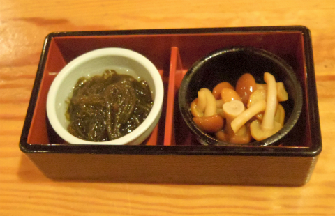 神奈川県横浜市中区港町３丁目にある居酒屋「焼鳥と刺身 とりろう」お通し