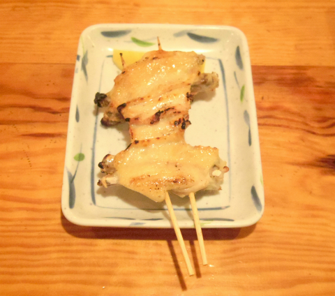 神奈川県横浜市中区港町３丁目にある居酒屋「焼鳥と刺身 とりろう」手羽先