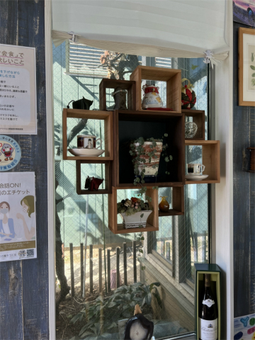埼玉県さいたま市岩槻区仲町1丁目にあるカフェ「Cafe LOTUS 蓮」店内