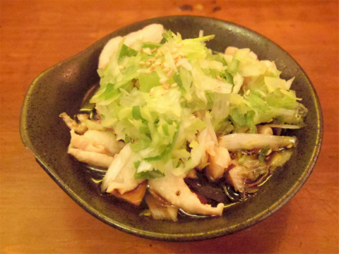 東京都杉並区高円寺南３丁目にある居酒屋「大衆酒場 なんたもんだ　高円寺店」鶏皮ポン酢