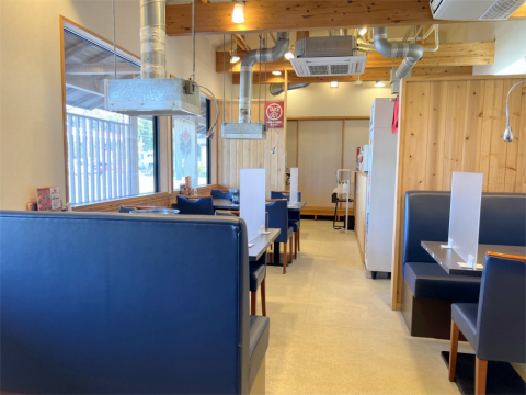 茨城県龍ケ崎市若柴町にある「焼肉 優勝」店内