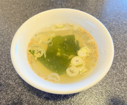 茨城県龍ケ崎市若柴町にある「焼肉 優勝」優勝焼肉ランチ(上)のスープ