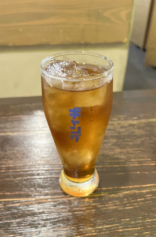 茨城県守谷市中央4丁目にある居酒屋「酒場 たこ焼ギャング」ウーロン茶とお通し