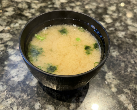 千葉県松戸市紙敷にある回転寿司「廻鮮寿司 すし松」ランチセントのお椀