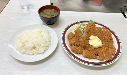 東京都江東区白河３丁目にある「実用洋食 七福」ジャンボとんかつライス