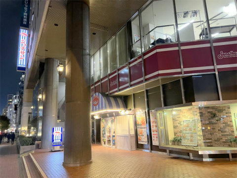 神奈川県横浜市中区本町５丁目にあるファミリーレストランの「Jonathan's ジョナサン　馬車道店」外観